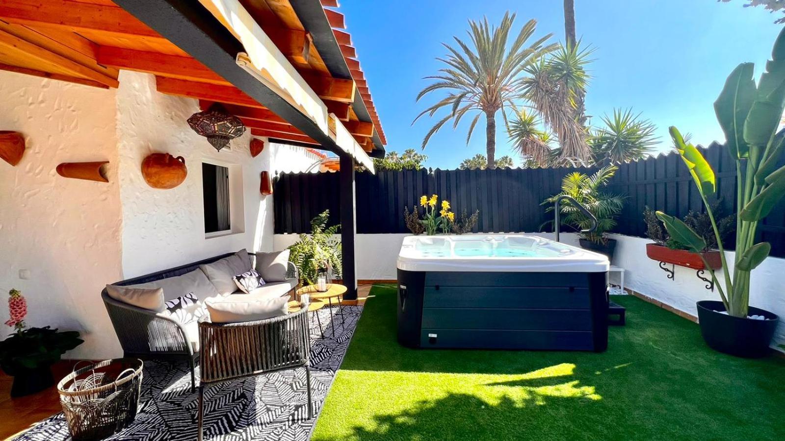 Oasis Beach Holiday Home With Jacuzzi Playa del Inglés Exteriör bild